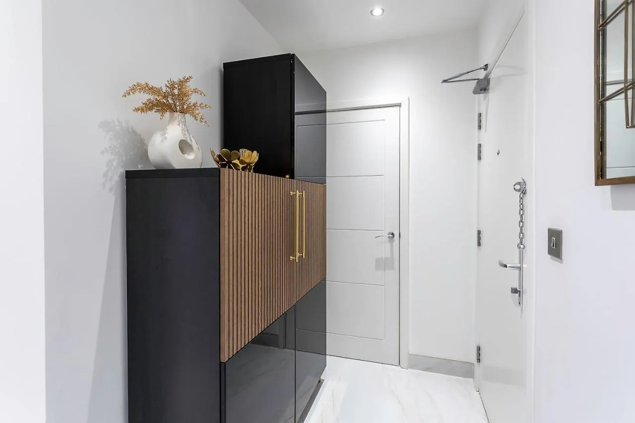 Appartamento White Marble Tranquility, Park Side Life Londra Regno Unito